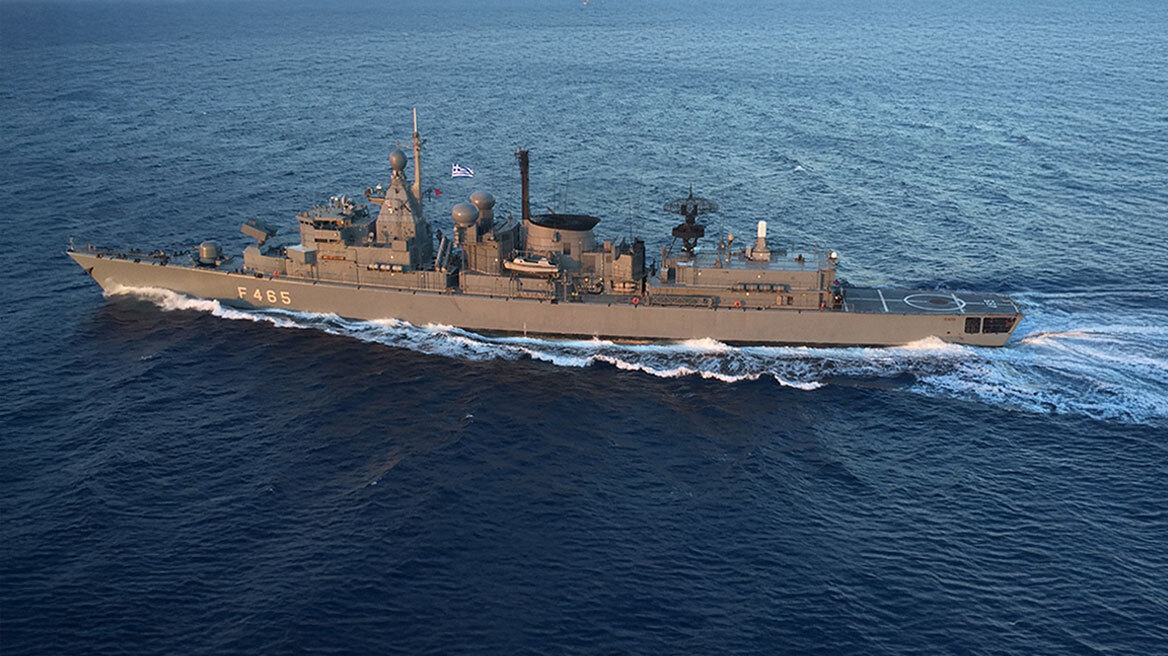 Φρεγάτες του Πολεμικού Ναυτικού νότια της Κρήτης για τους λαθροδιακινητές
