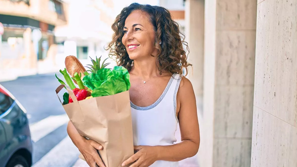 Δυσκολεύεστε να μεταφέρετε τα ψώνια του σούπερ μάρκετ; Τι αποκαλύπτει αυτό για την υγεία σας