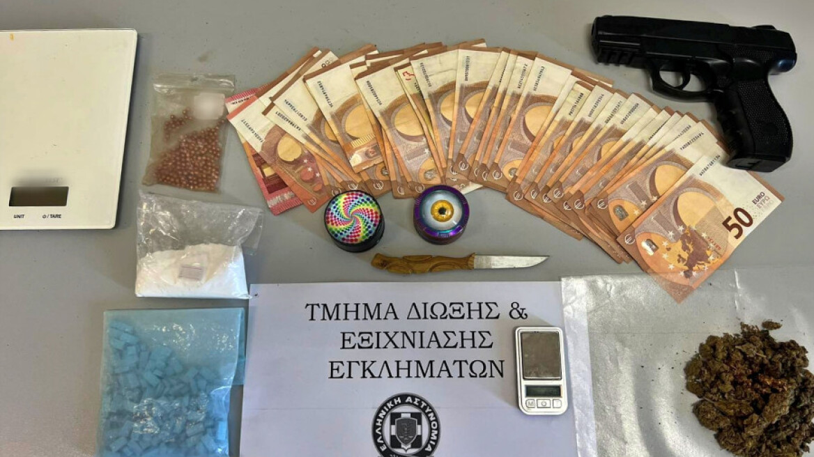 Τρεις συλλήψεις στη Σύρο για ναρκωτικά – Βρήκαν ecstasy, κάνναβη και όπλα