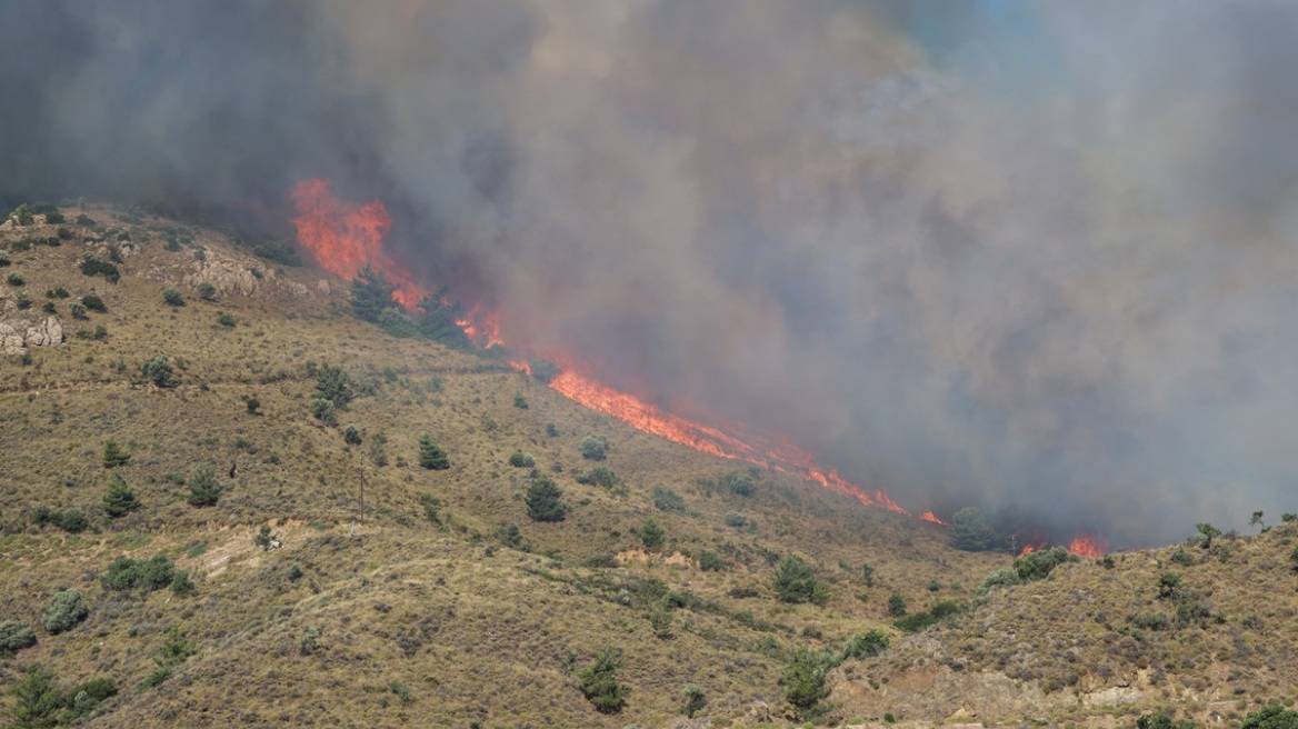 Σε κατάσταση έκτακτης ανάγκης η Χίος λόγω των πυρκαγιών
