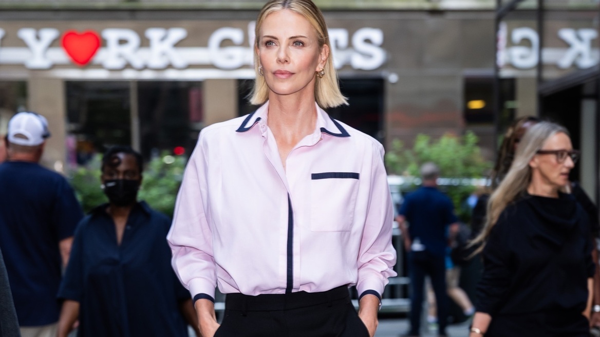 H Σαρλίζ Θέρον έκανε δύο τελείως διαφορετικές εμφανίσεις σε μία μέρα
