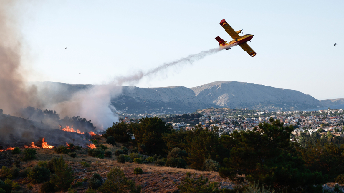 Καλύτερη η εικόνα από τη φωτιά στη Χίο - Μάχη με τις διάσπαρτες εστίες, επιχειρούν 18 εναέρια μέσα