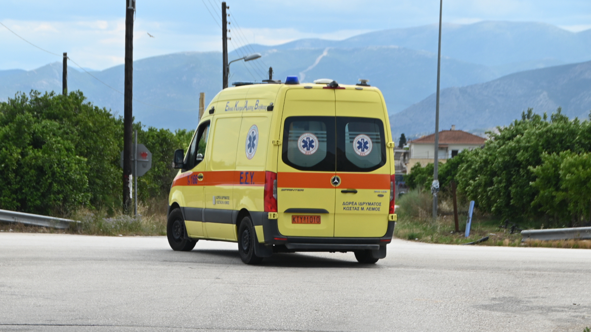 Οδηγός ΙΧ συγκρούστηκε με αναπηρικό αμαξίδιο στα Τρίκαλα και εγκατέλειψε το σημείο