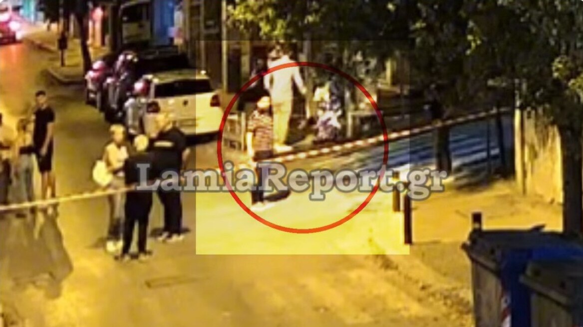 Ατάραχος ο δολοφόνος του επιχειρηματία στη Λαμία: Βίντεο τον δείχνει να επιστρέφει στον τόπο του εγκλήματος με... κρέπες!