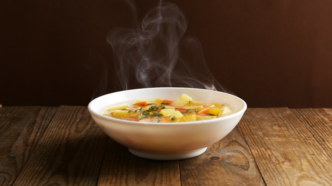 Γιατί «πρέπει» να τρώμε ζεστά το καλοκαίρι και παγωτό το χειμώνα