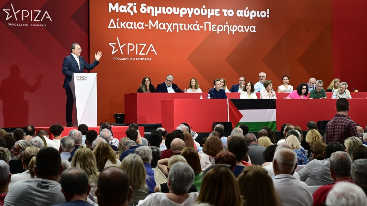 Ο «υβριδικός» ΣΥΡΙΖΑ εκτός Βουλής κι η Νεολαία του τραγουδάει