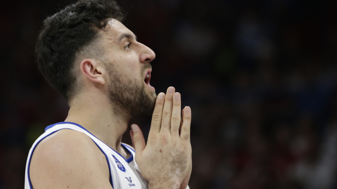 Βασίλιε Μίτσιτς: Ήπιε καφέ με τον βοηθό του Αταμάν στη Βουλιαγμένη ο Σέρβος - Φωτογραφία 