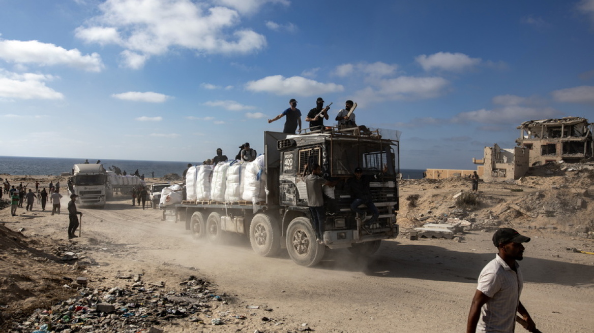 Παλαιστίνιοι διαβεβαιώνουν ότι η ανθρωπιστική βοήθεια που μπήκε στη Γάζα δεν ελέγχεται από τη Χαμάς