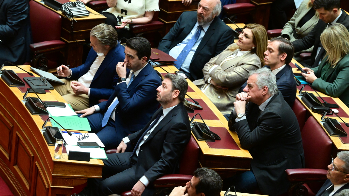 Το ΠΑΣΟΚ αφήνει ανοικτό το ενδεχόμενο να ζητήσει προανακριτική επιτροπή για Βορίδη και Αυγενάκη 