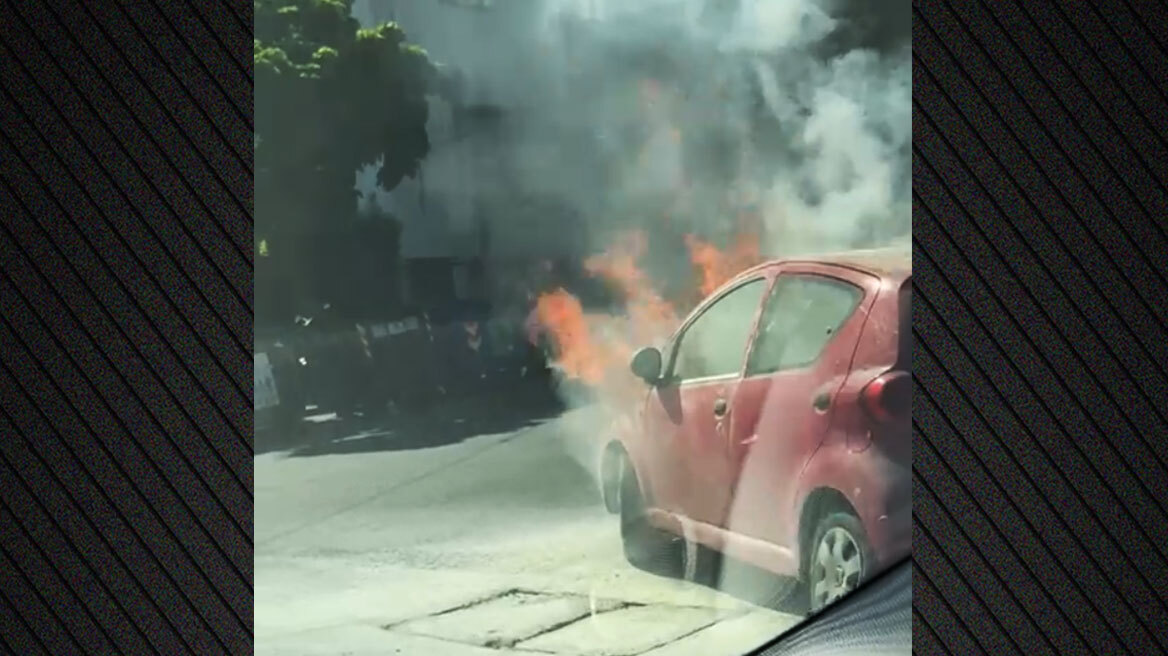 Βίντεο: Αυτοκίνητο τυλίχθηκε στις φλόγες στη Βασιλίσσης Σοφίας