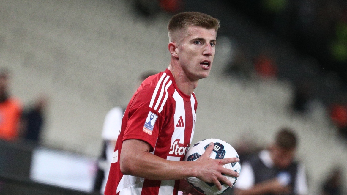 Ολυμπιακός: «Έδεσε» τον Κοστίνια που υπέγραψε επέκταση συμβολαίου