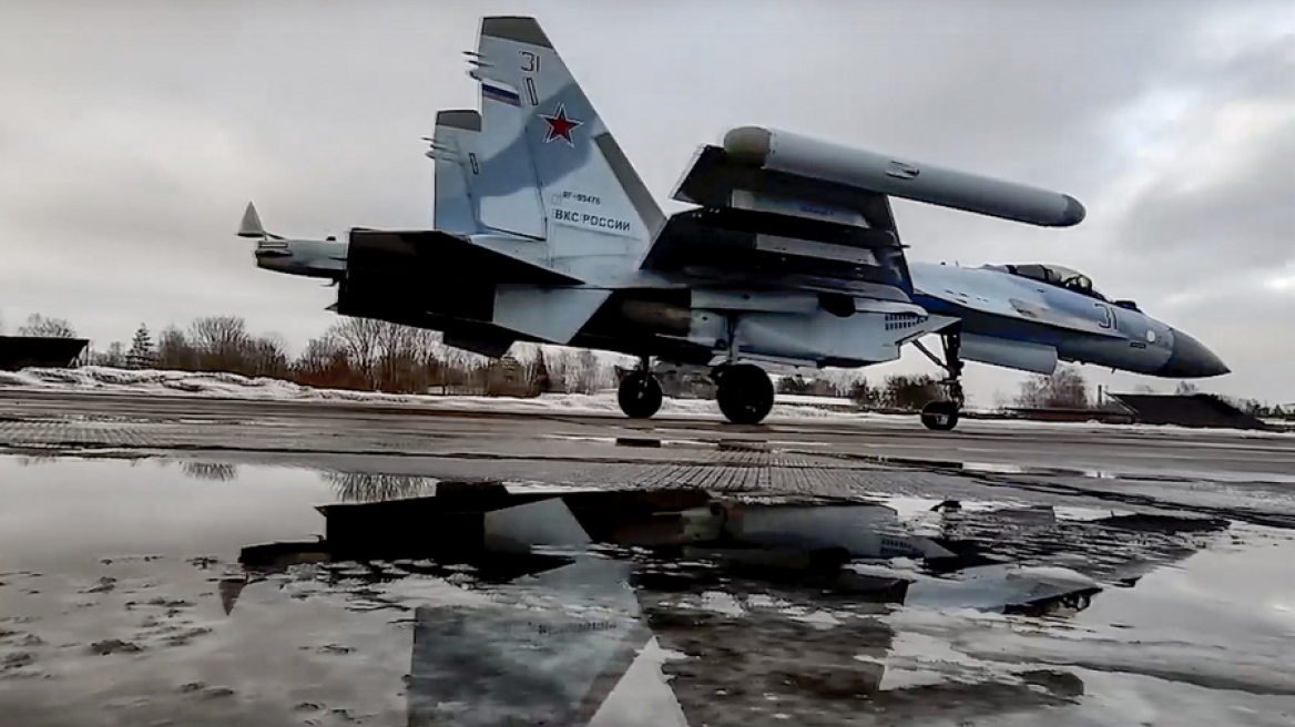 Ο ουκρανικός στρατός υποστηρίζει ότι έπληξε τέσσερα ρωσικά μαχητικά Su-34 στην αεροπορική βάση Μαρίνοβκα