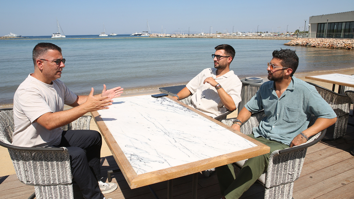 «Μια φωτογραφία από μια τυχαία γωνία πήρε διαστάσεις εθνικής κρίσης»: Οι σχεδιαστές του drone show μιλούν για το παπούτσι πάνω από την Ακρόπολη