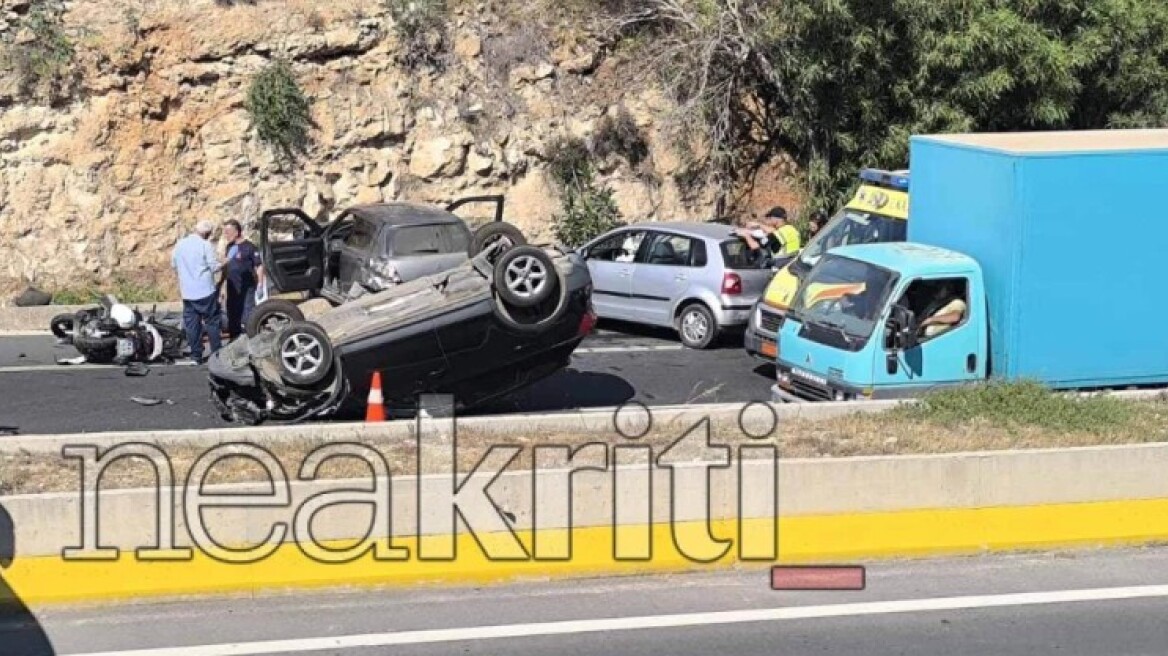 Καραμπόλα πέντε οχημάτων στον ΒΟΑΚ - Δύο τραυματίες