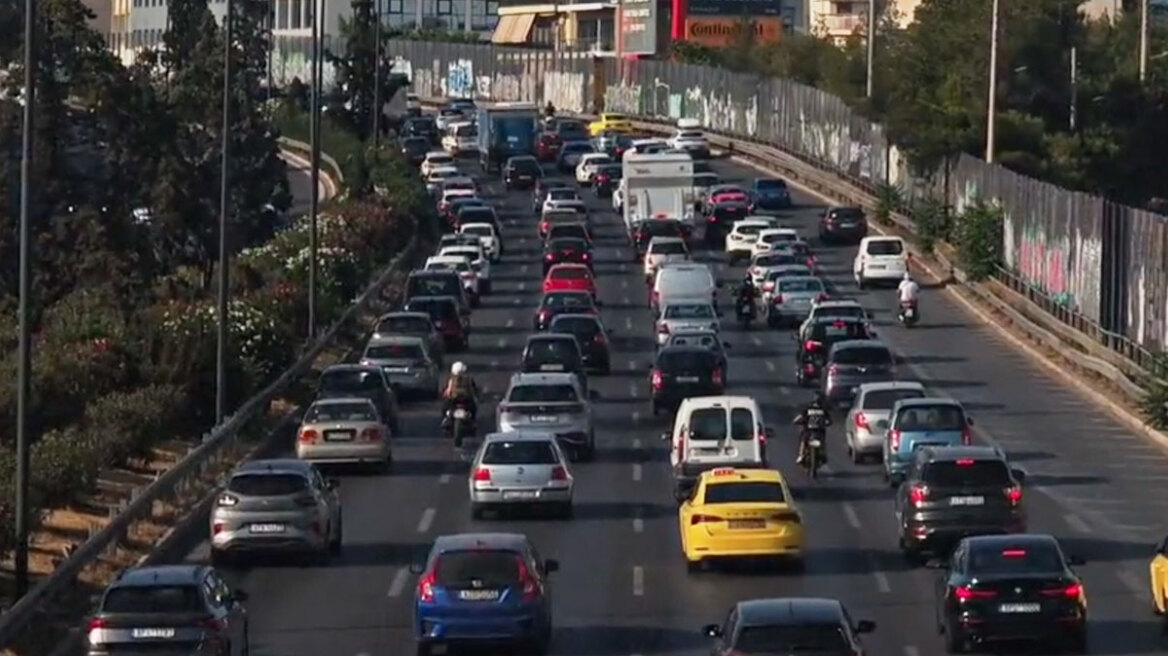 Κίνηση στους δρόμους τώρα live: Μποτιλιάρισμα χιλιομέτρων στον Κηφισό λόγω τροχαίου, δείτε χάρτη - Καθυστερήσεις και σε Μεσογείων, Λ. Αθηνών, Αττική Οδό 