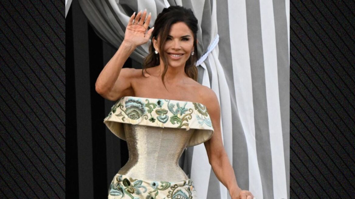 Λόρεν Σάντσεζ από... χρυσάφι: Το πανάκριβο φόρεμα που φόρεσε στο δείπνο - Κεντημένο με λουλούδια και εμπνευσμένο από τον Ίκαρο