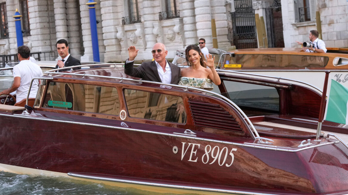 «Μέσα» στο δείπνο των Τζεφ Μπέζος και Λόρεν Σάντσεζ: Το ιταλικό μενού, το ήσυχο κλίμα και το φιλί του ζευγαριού