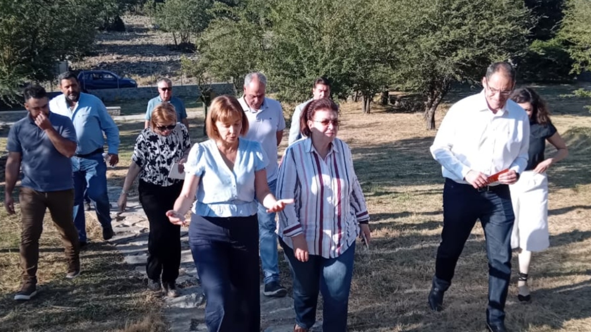 Η Λίνα Μενδώνη στο Ηράκλειο: Ανακοινώσεις για Νεώρια και Οικία Χρονάκη, επισκέψεις στις Δομές Χειροτεχνίας