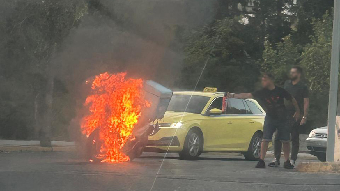 Φωτογραφίες: Μηχανάκι «λαμπάδιασε» στα Μελίσσια