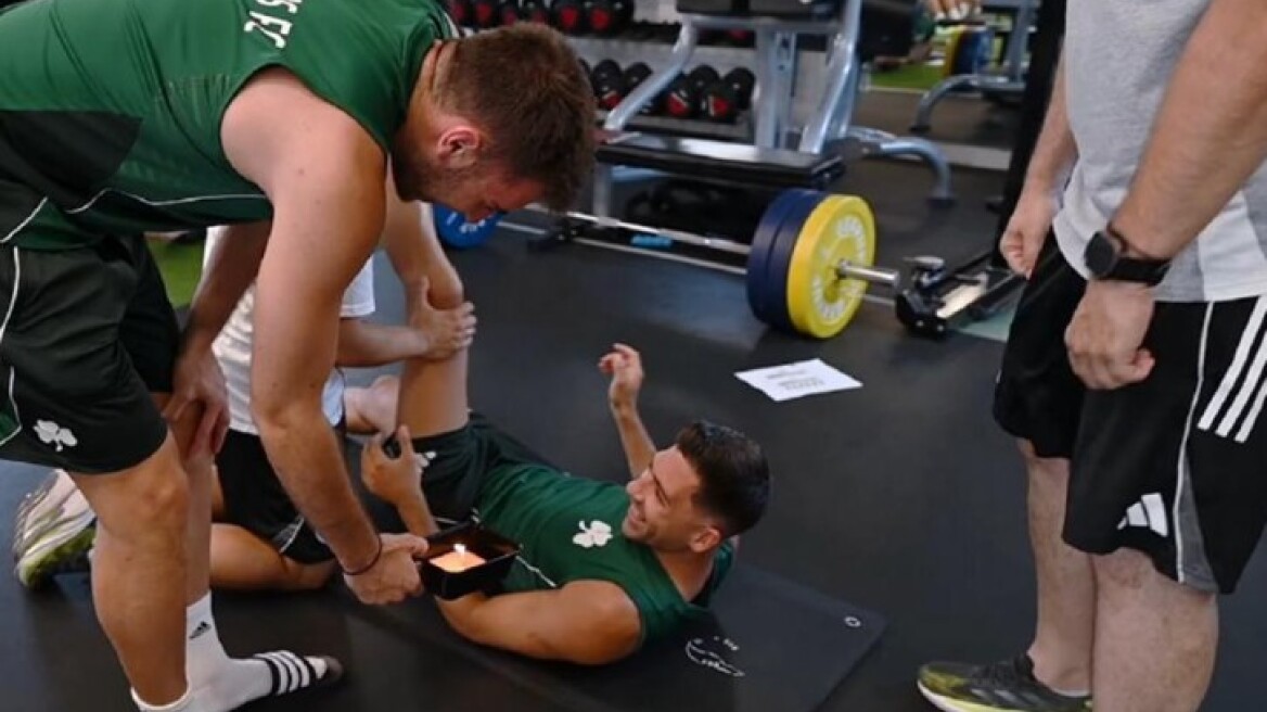 Παναθηναϊκός: Η «τούρτα» γενεθλίων του Ιωαννίδη στον Μπακασέτα - Βίντεο 