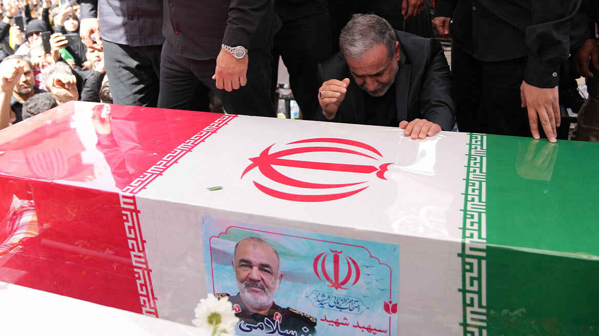 Ιράν: «Οι ΗΠΑ ήθελαν να παραδοθούμε, αυτό δεν θα συμβεί ποτέ», το μήνυμα Χαμενεΐ εν μέσω των κρατικών κηδειών 