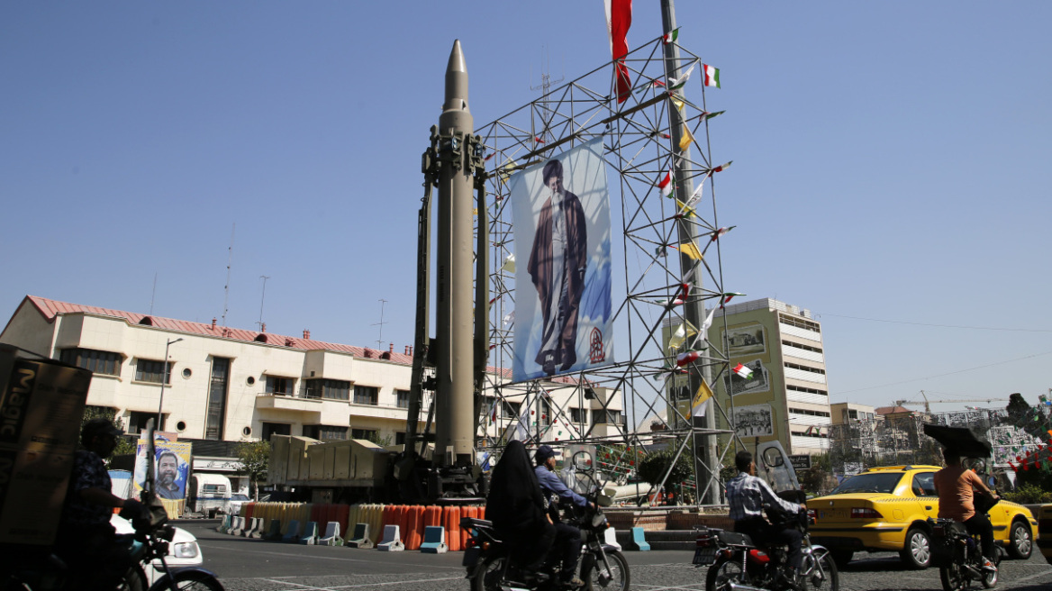 Εκτελέσεις, συλλήψεις και παράνοια στο Ιράν μετά τον πόλεμο: «Καταδώστε τους γείτονές σας» λέει το καθεστώς, ψάχνουν παντού πράκτορες του Ισραήλ - Πού κρυβόταν ο Χαμενεΐ