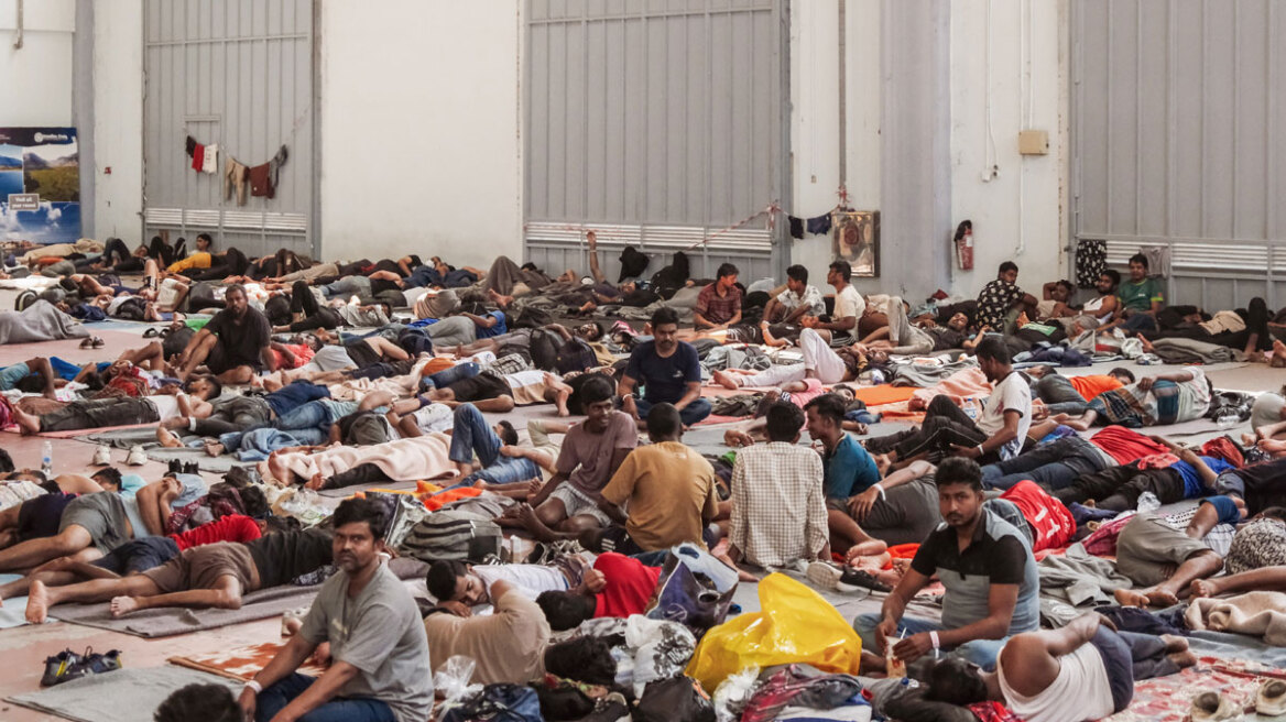 Από τη Μελόνι στη Φρεντέρικσεν: Πώς δεξιοί και αριστεροί «κλείνουν την πόρτα» στους μετανάστες, πού οφείλεται η στροφή της Ευρώπης