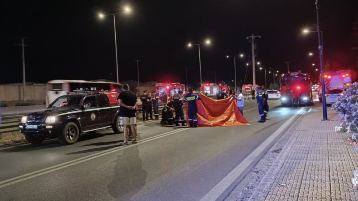 Παρασύρθηκε από ΙΧ εθελόντρια πυροσβέστης την ώρα κατάσβεσης αυτοκινήτου στην Εθνική οδό Αθηνών- Λαμίας 