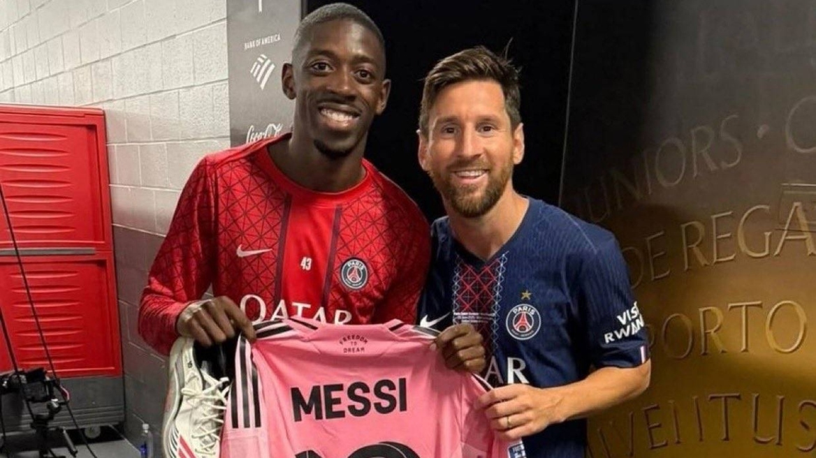 Ο Ντεμπελέ πήρε από τον Μέσι μέχρι και το σορτσάκι για αναμνηστικό - Δείτε φωτογραφίες