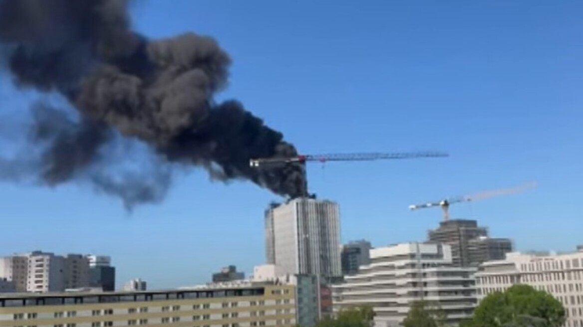 Φωτιά σε πολυώροφο κτίριο στο Βερολίνο: «Ακούστηκαν τρεις δυνατές εκρήξεις», δείτε βίντεο