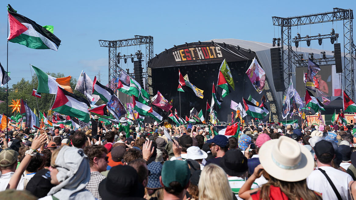 Σάλος με τα συνθήματα των Bob Vylan και Kneecap κατά του Ισραήλ στο φεστιβάλ Glastonbury