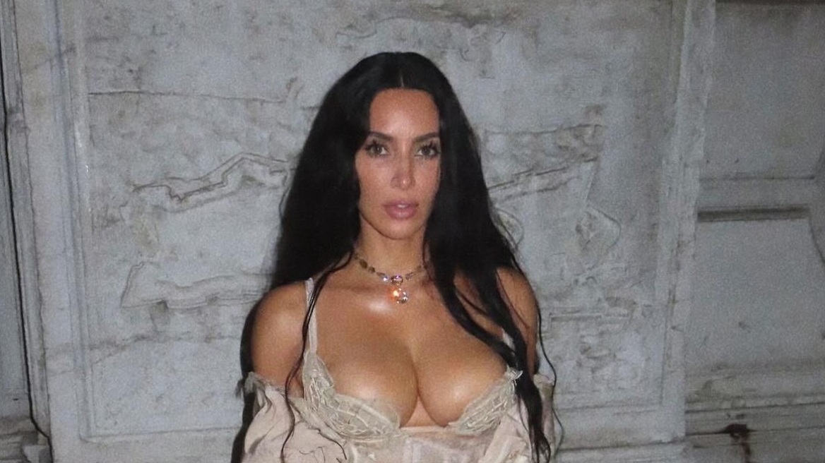 Κιμ Καρντάσιαν: Με εντυπωσιακό ντεκολτέ στους δρόμους της Βενετίας - Δείτε φωτογραφίες