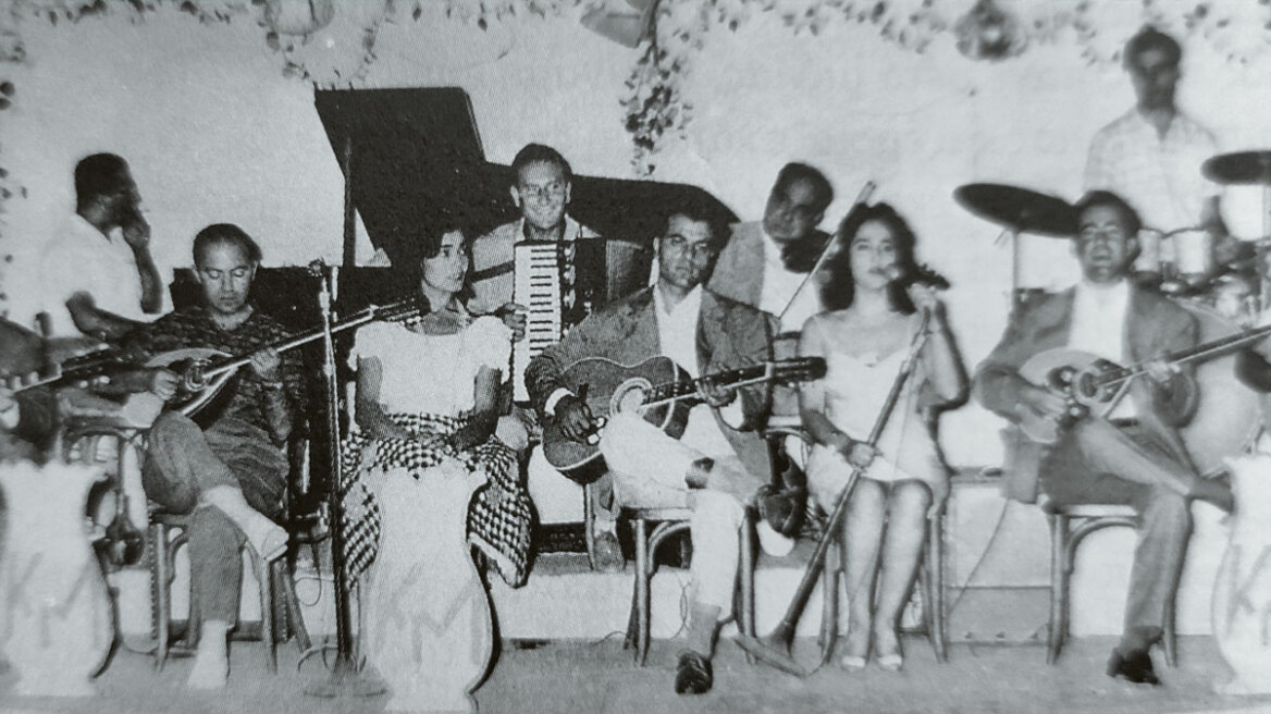 Στέλιος Καζαντζίδης: «Η ζωή μου όλη» σε ένα βιβλίο - Η Κατοχή, τα πρώτα μεροκάματα, η Μαρινέλλα, οι μπράβοι και ο καβγάς με τις δισκογραφικές