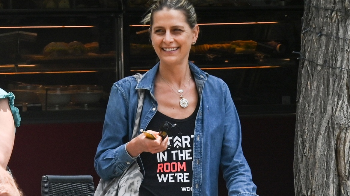 Η Τατιάνα Μπλάτνικ συνδύασε κολάν με sneakers
