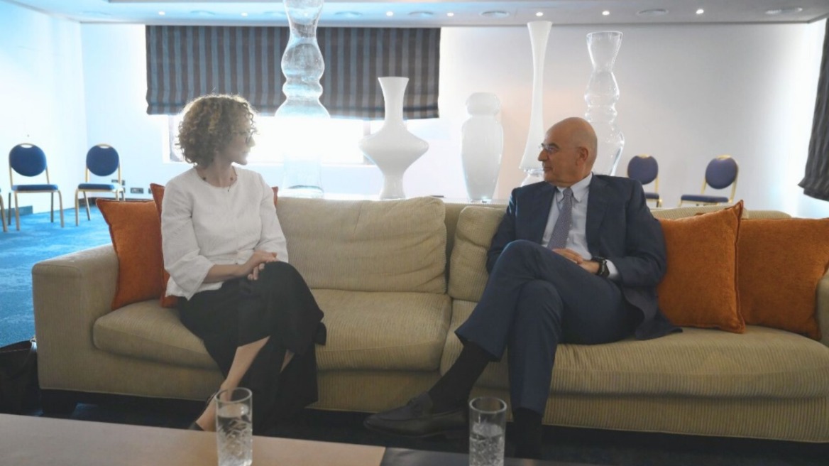 Με την αναπληρώτρια ΓΓ του ΝΑΤΟ συναντήθηκε ο Δένδιας