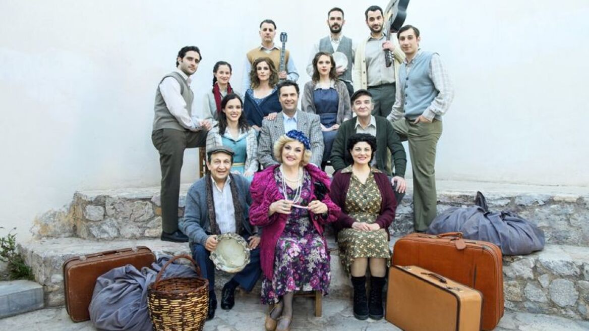 «Η Μητέρα του Σκύλου»: Η επιτυχημένη παράσταση ξεκινά το ταξίδι της στην Ελλάδα 