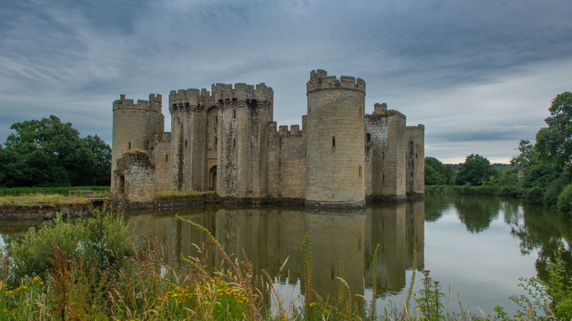 Σοβαρός τραυματισμός 37χρονου στη Βρετανία σε αναπαράσταση μάχης - Ξίφος διαπέρασε το κράνος της πανοπλίας του