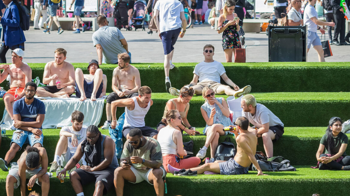 Καύσωνας σαρώνει την Ευρώπη: Κλείνουν σχολεία στη Γαλλία, περιορίζονται οι υπαίθριες εργασίες στην Ιταλία