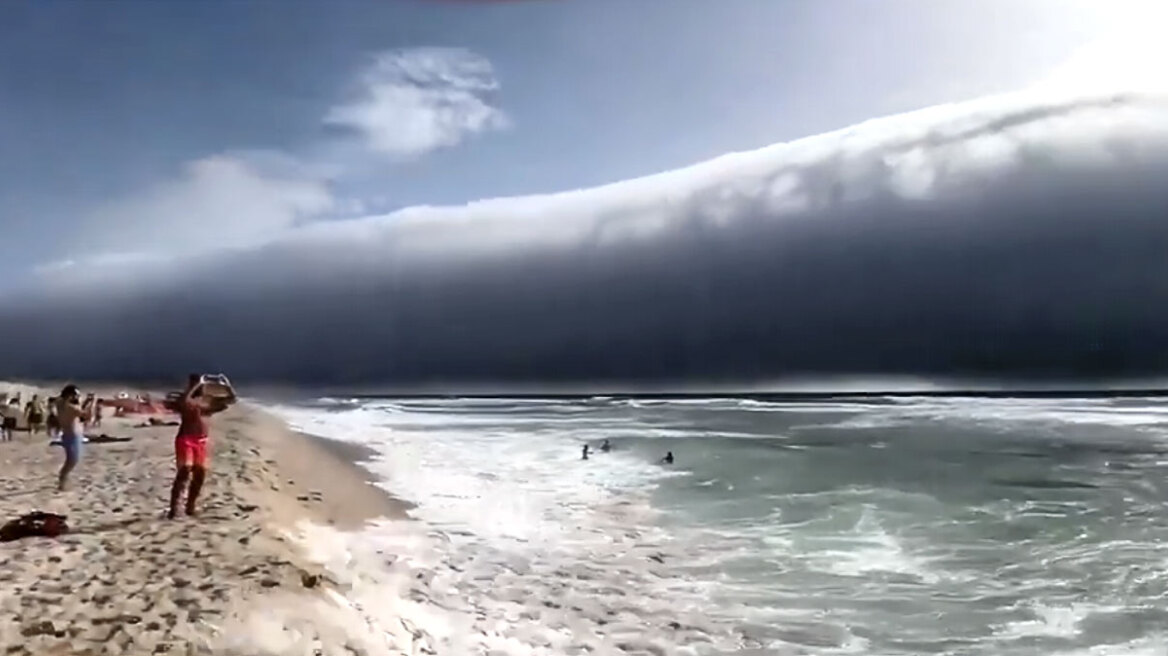 Το απόκοσμο σύννεφο σε παραλία της Πορτογαλίας που έγινε viral - Τι είναι το φαινόμενο roll cloud