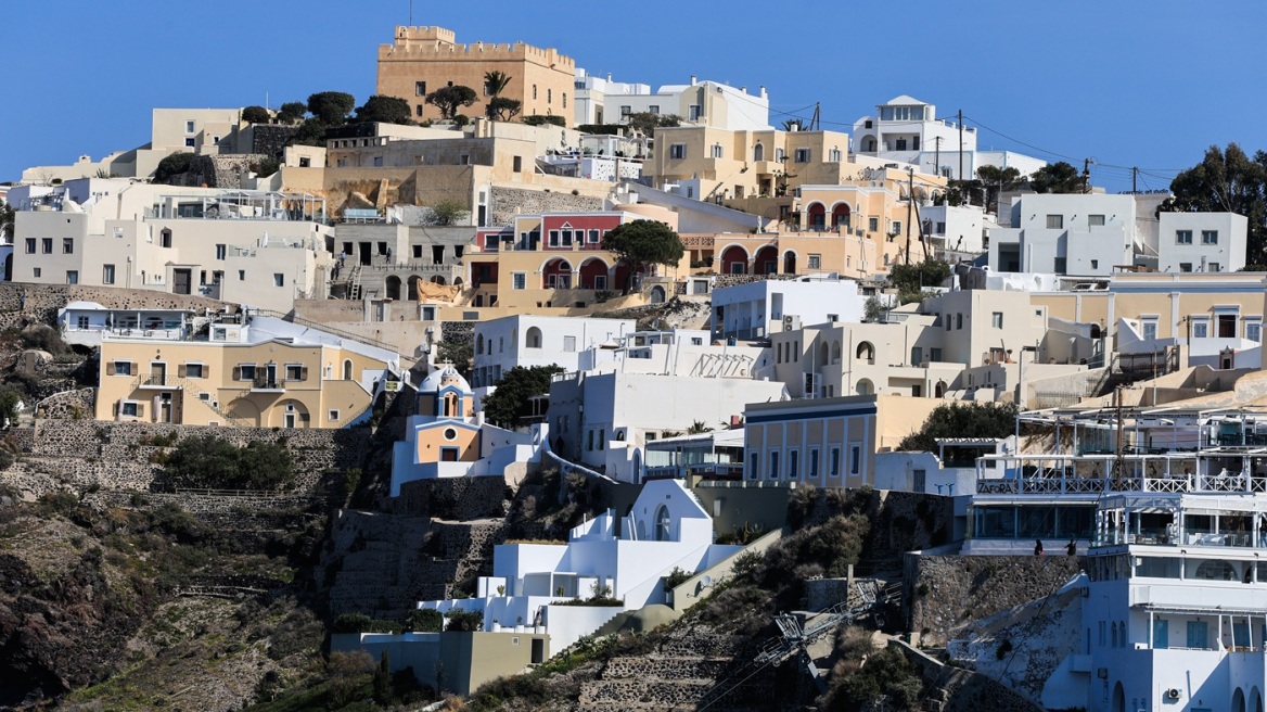 Νέες αποκαλύψεις για το κύκλωμα με τα κινέζικα πατίνια: Αγόραζαν με «μαύρο» χρήμα βίλες σε Αθήνα και Σαντορίνη Νέες αποκαλύψεις για το κύκλωμα με τα κινέζικα πατίνια: Αγόραζαν με «μαύρο» χρήμα βίλες σε Αθήνα και Σαντορίνη