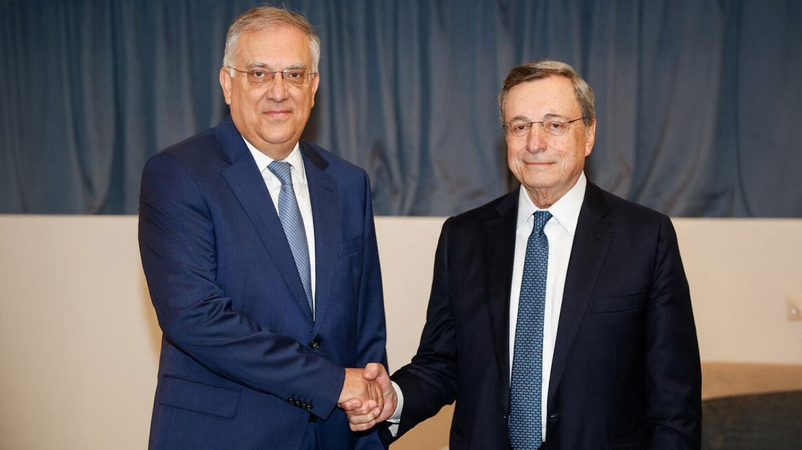 Συνάντηση Θεοδωρικάκου - Ντράγκι στο περιθώριο του συνεδρίου Economist