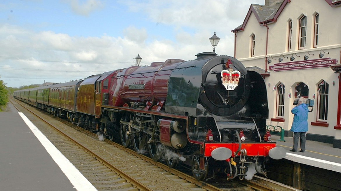 Ο Κάρολος αποσύρει το βασιλικό τρένο – Όλο και πιο ακριβή η συντήρησή του
