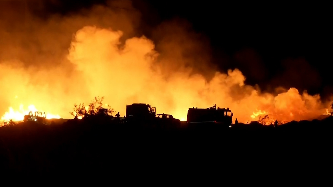 Μαίνεται η φωτιά στο Νέο Σούλι Σερρών - Μάχη με τις φλόγες δίπλα από το εργοστάσιο ξυλείας