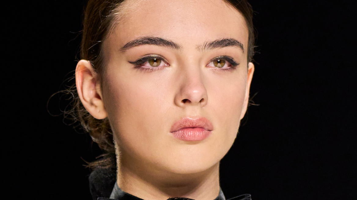 Με αυτό το τρικ θα εφαρμόζετε πάντα εύκολα και γρήγορα το eyeliner
