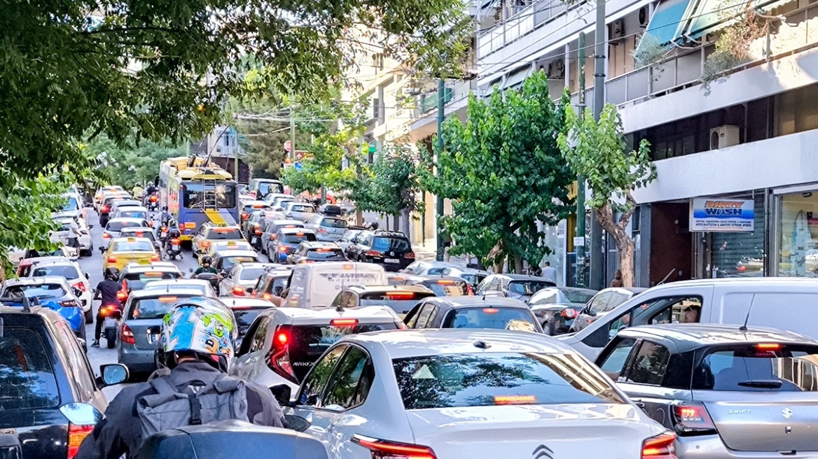 Κίνηση στους δρόμους: Στο «κόκκινο» η άνοδος του Κηφισού και το κέντρο της Αθήνας