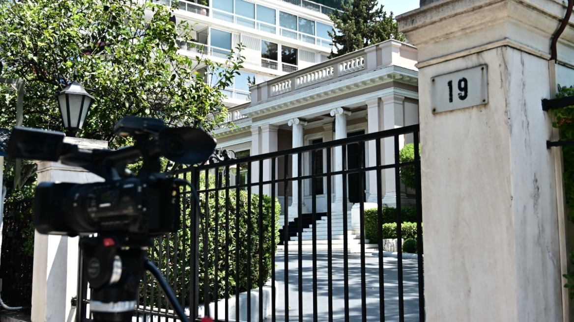 Κυβερνητικές πηγές κατά ΠΑΣΟΚ: Αντί για συγγνώμη για τα Τέμπη, επιχειρούν να διαστρεβλώσουν την πραγματικότητα
