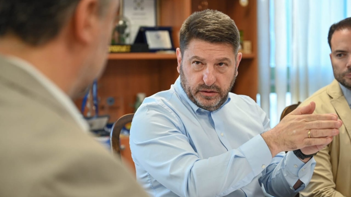 Στο Παλαιό Φάληρο ο Χαρδαλιάς -  Ανακαινίζεται ο «Φλοίσβος»