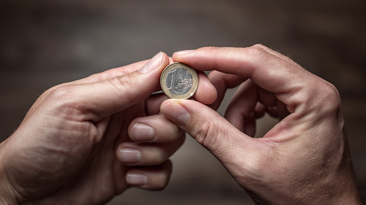 Κορώνα ή γράμματα: Η επιστήμη αποδεικνύει γιατί η ρίψη νομίσματος ΔΕΝ είναι 50%-50%