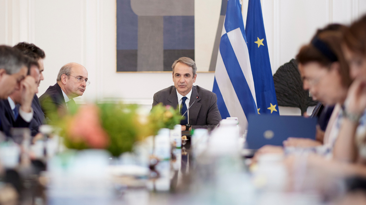 ΟΠΕΚΕΠΕ: «Όχι συγκάλυψη, αλλά ούτε και αυτοθυματοποίηση» η γραμμή της κυβέρνησης ενόψει των προτάσεων για Προανακριτική