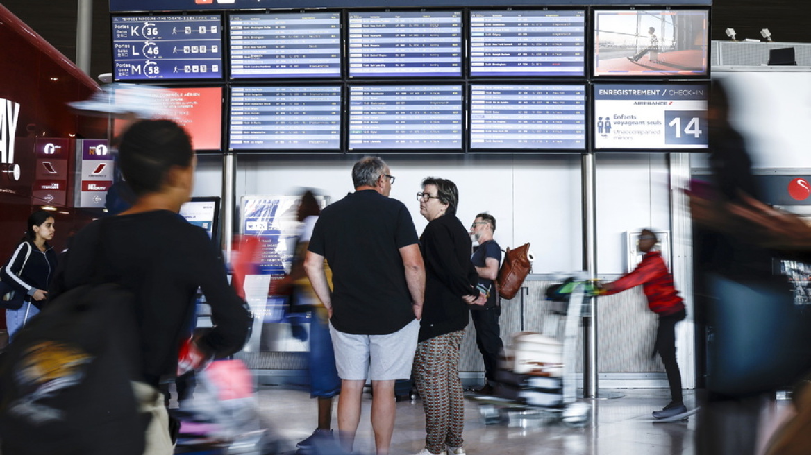 Ταλαιπωρία για 300.000 επιβάτες στη Γαλλία - Ακυρώθηκαν 1.500 πτήσεις λόγω της απεργίας των ελεγκτών εναέριας κυκλοφορίας